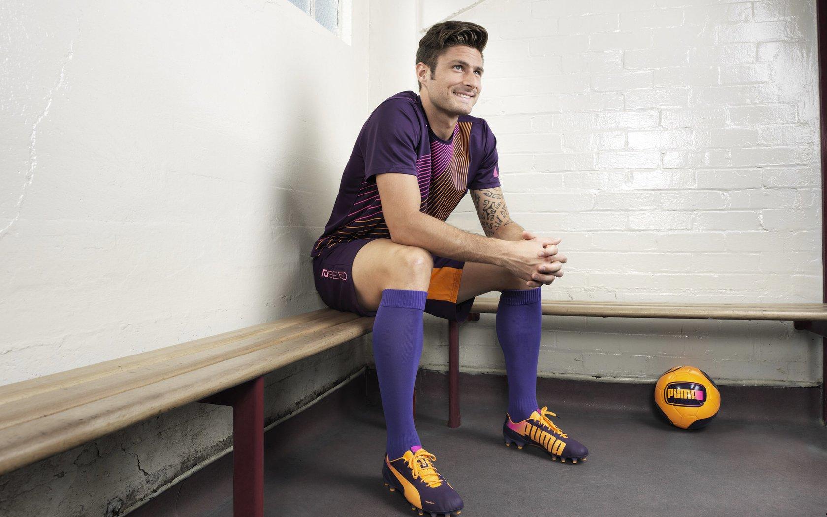 争议风暴席卷欧陆，VAR判罚再成焦点，巴黎绝杀巴萨进球被指存在重大失误